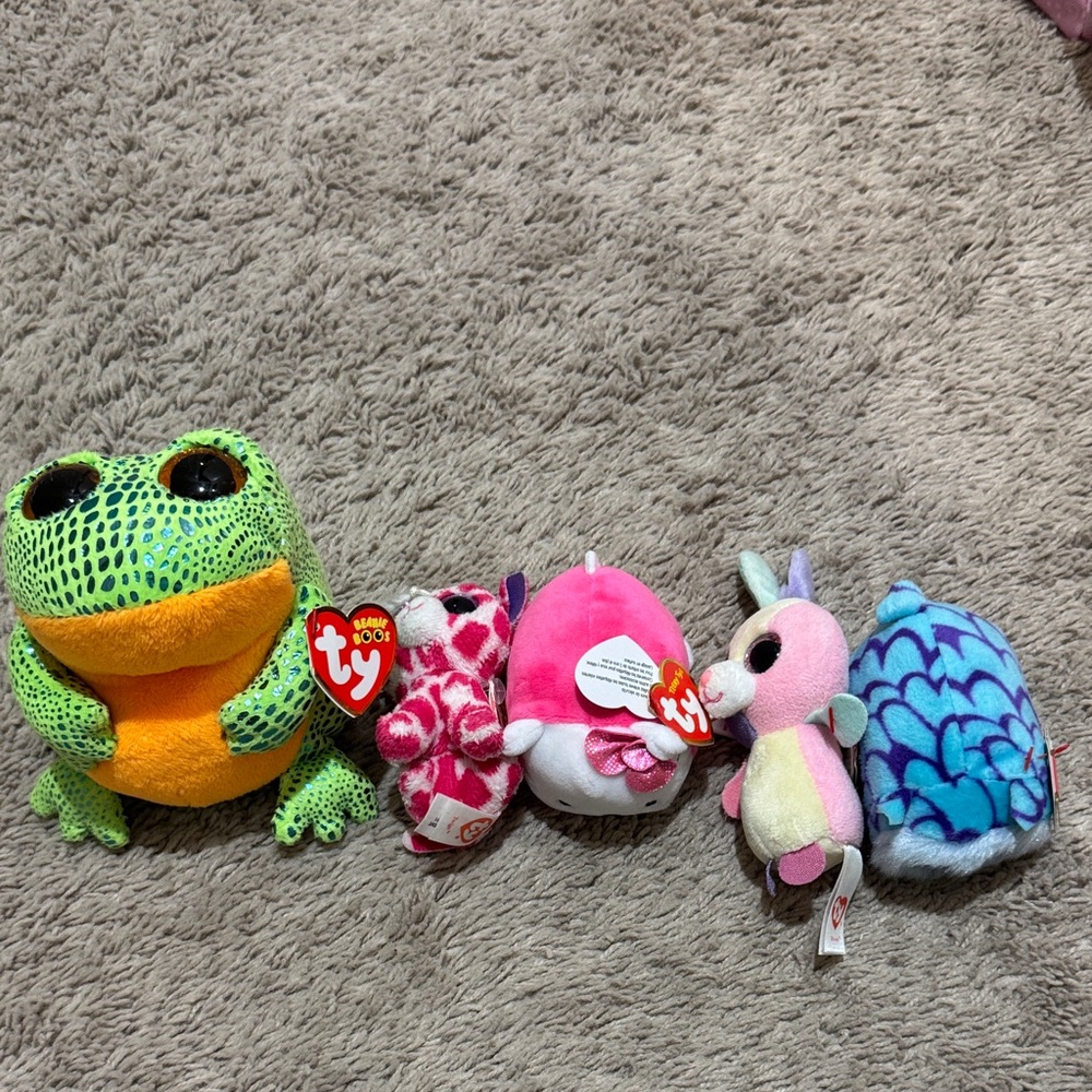 5 pack beaniebabies Frog, mini giraffe, mini hello kitty,mini owl,mini bunny